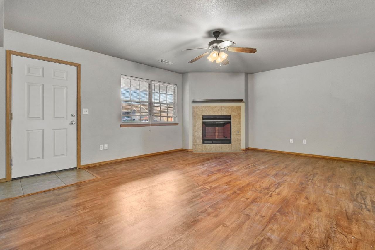 2939 W Scottswood Pl - Photo 4 of 22