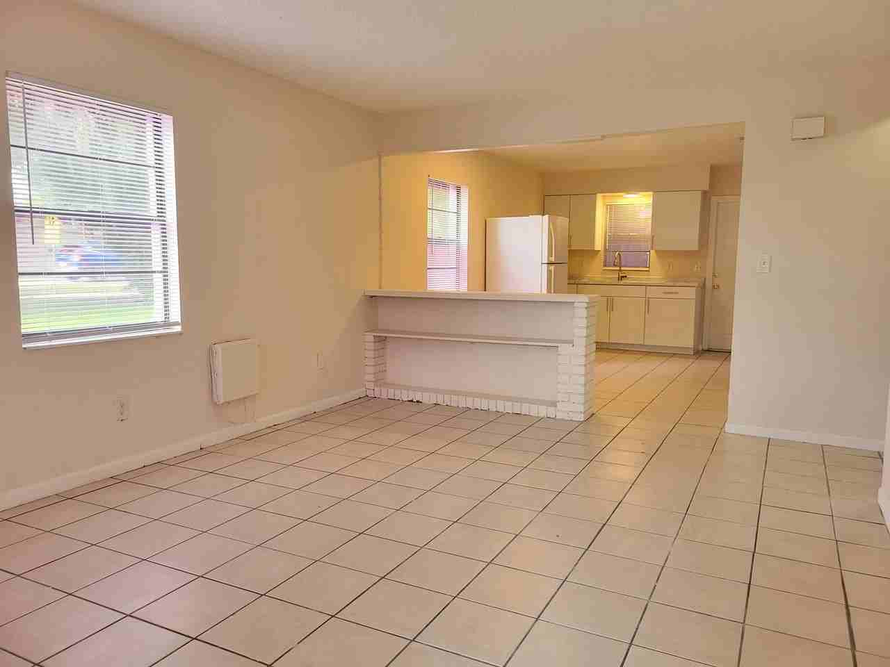 2117 Avenue G Nw - Photo 2 of 9