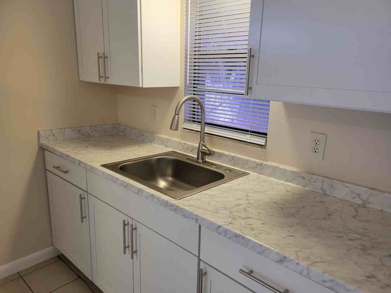 2117 Avenue G Nw - Photo 4 of 9