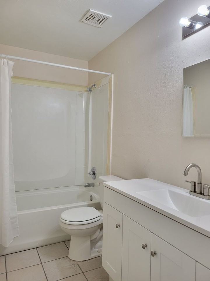 2117 Avenue G Nw - Photo 6 of 9