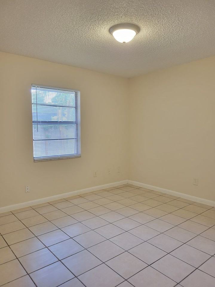 2117 Avenue G Nw - Photo 7 of 9