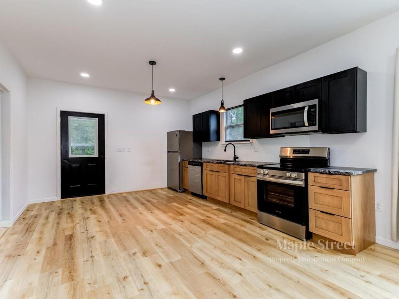 910 Main St Aliquippa - Photo 3 of 32