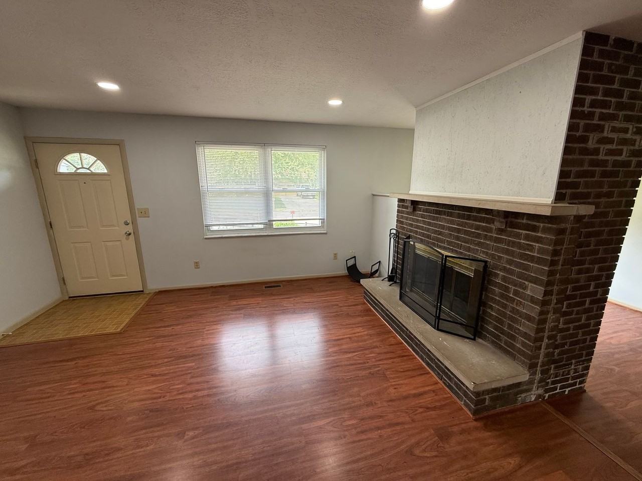 100 Bristol Ct - Photo 2 of 21