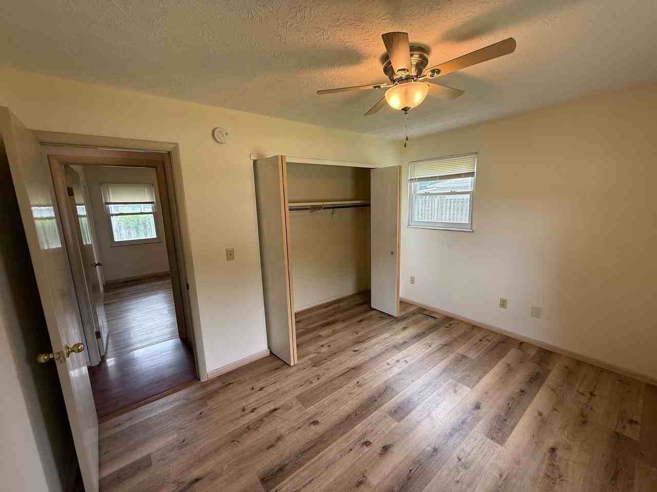 100 Bristol Ct - Photo 5 of 21
