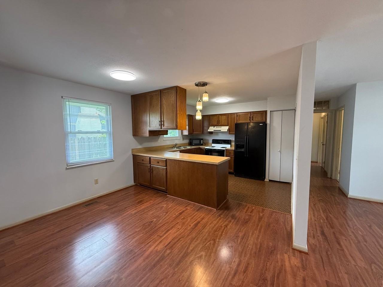 100 Bristol Ct - Photo 6 of 21