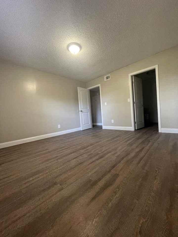 Lions Head Apartments - Photo 3 of 19