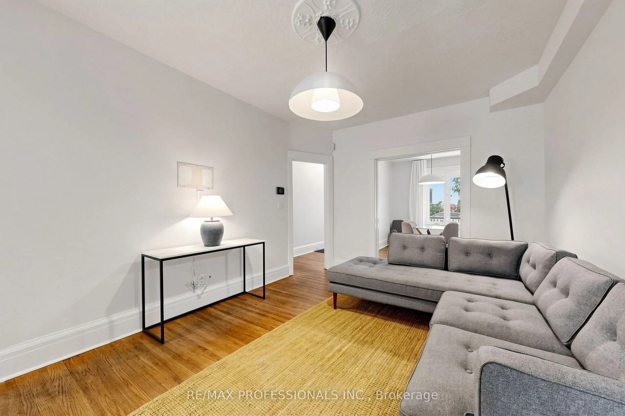 368 Howland Avenue - Photo 4 of 31