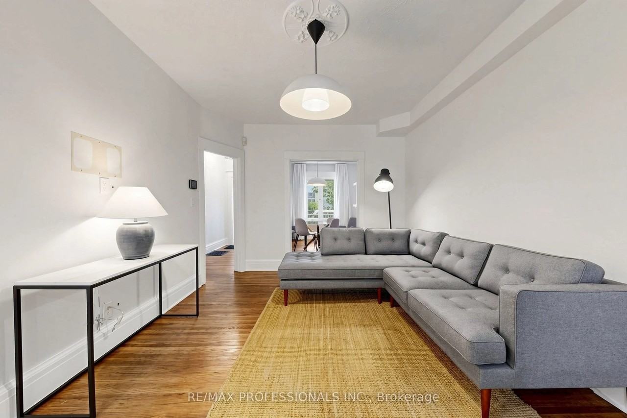 368 Howland Avenue - Photo 6 of 31