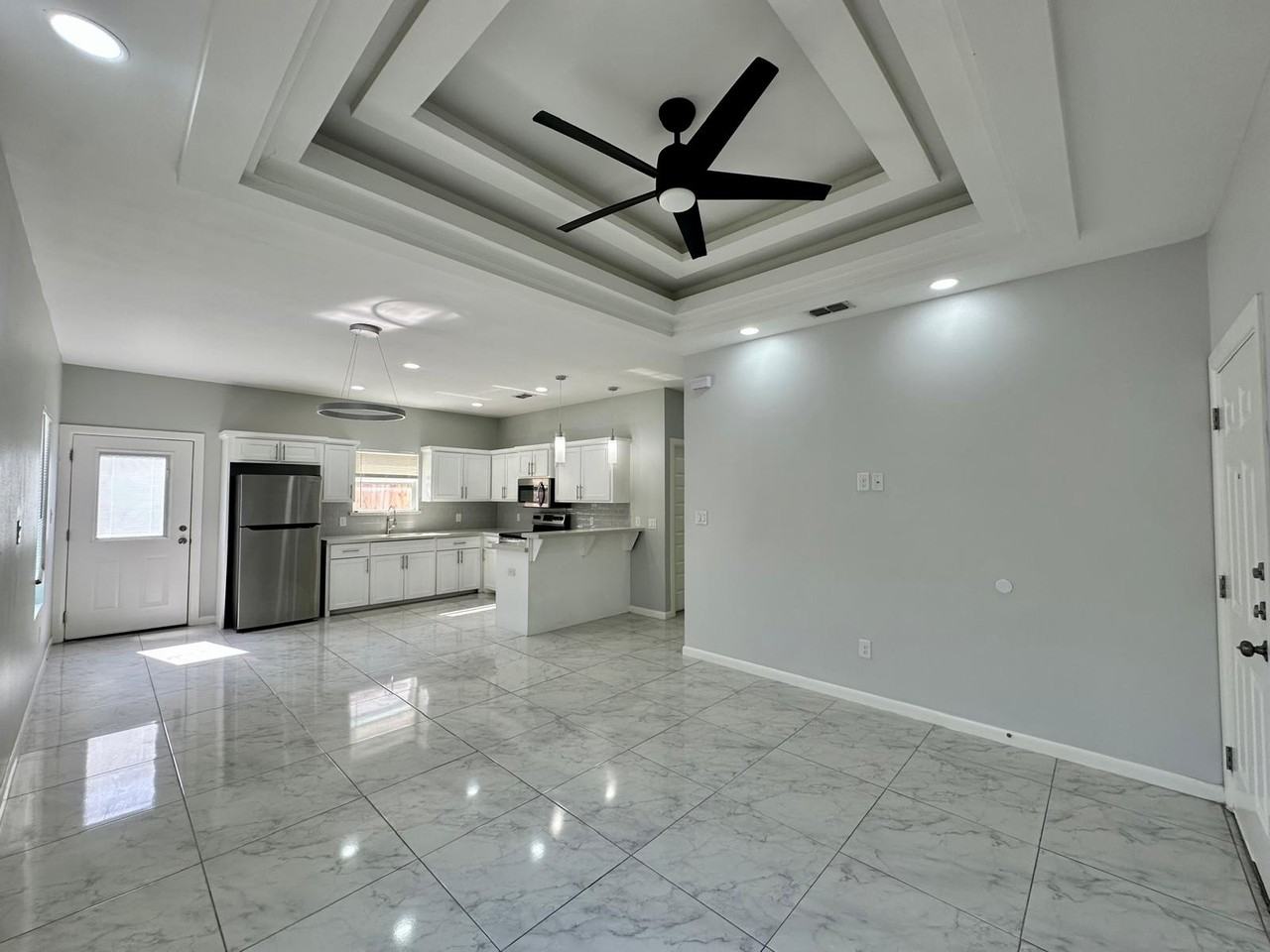 3312 S Mia Ln #3 - Photo 3 of 12