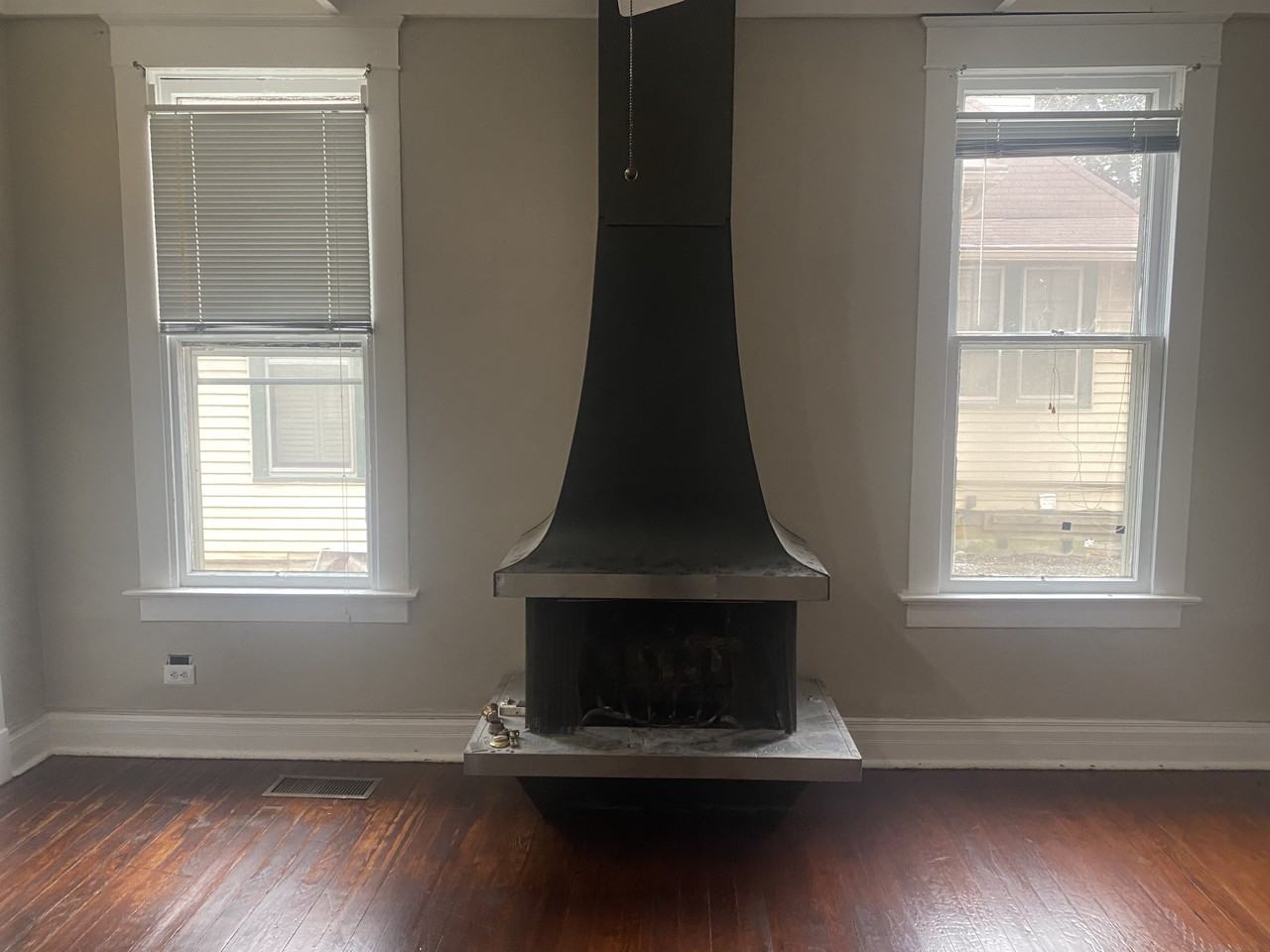 2096 Court Ave #1 - Photo 2 of 11