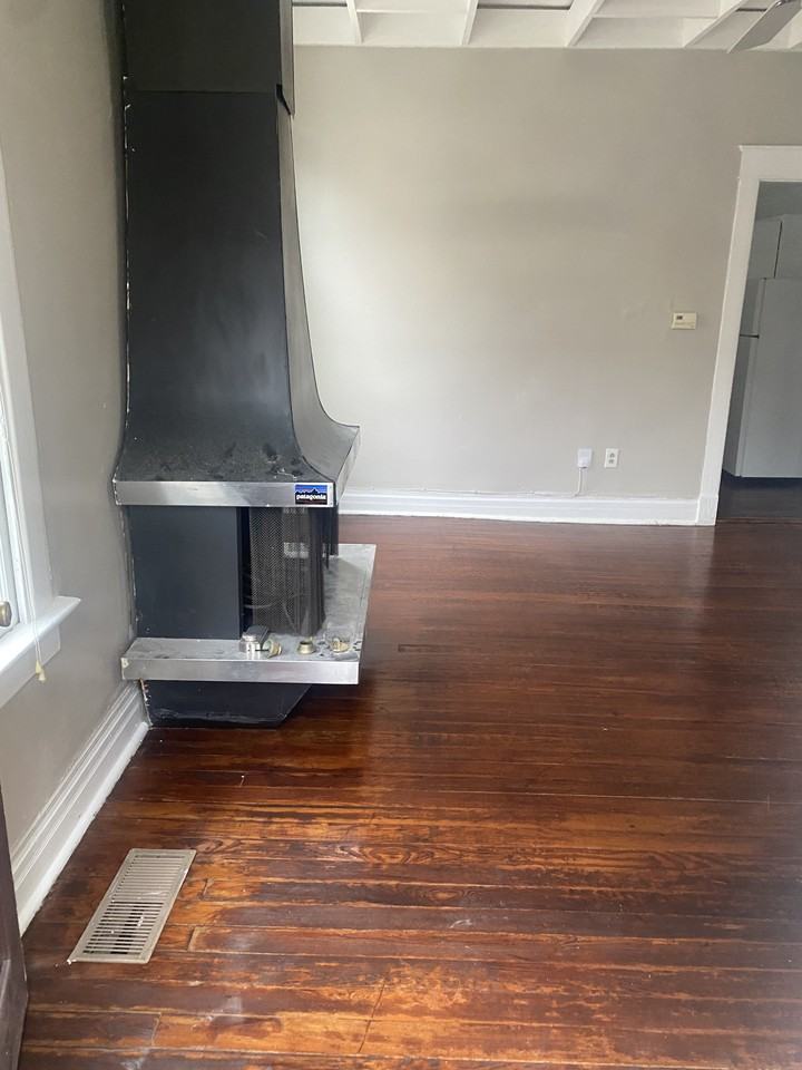 2096 Court Ave #1 - Photo 3 of 11