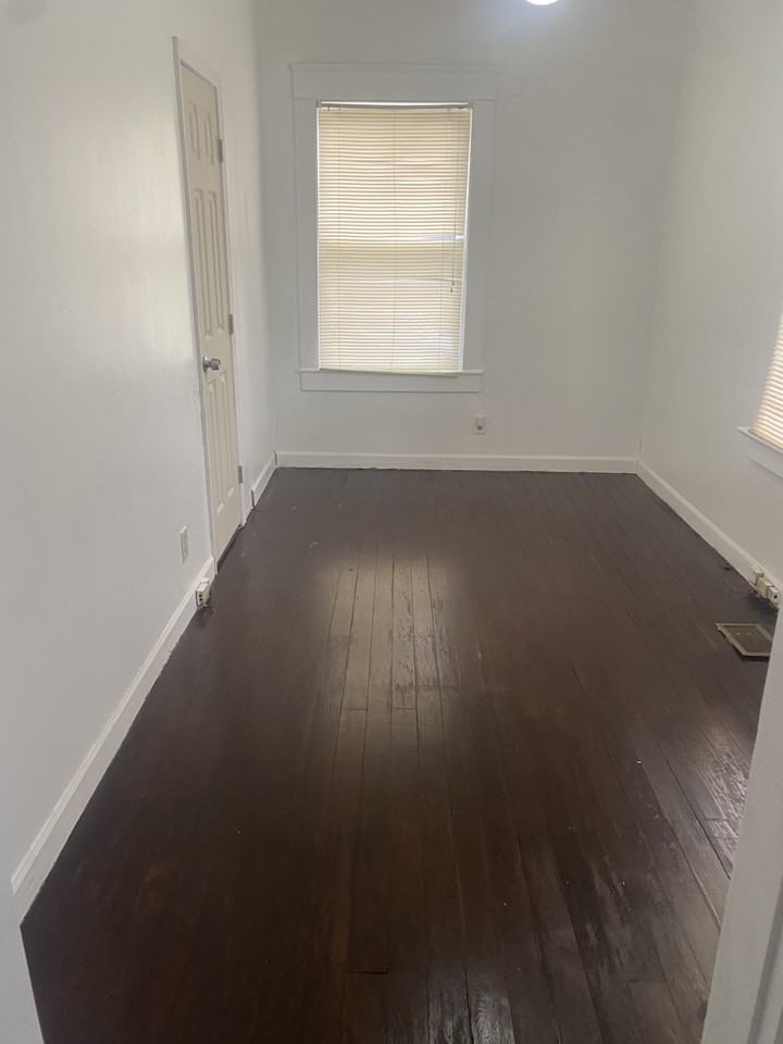 2096 Court Ave #1 - Photo 5 of 11