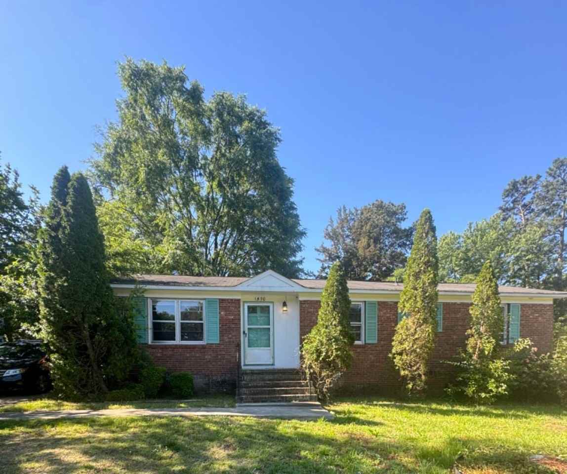 1570 Marett Boulevard Ext