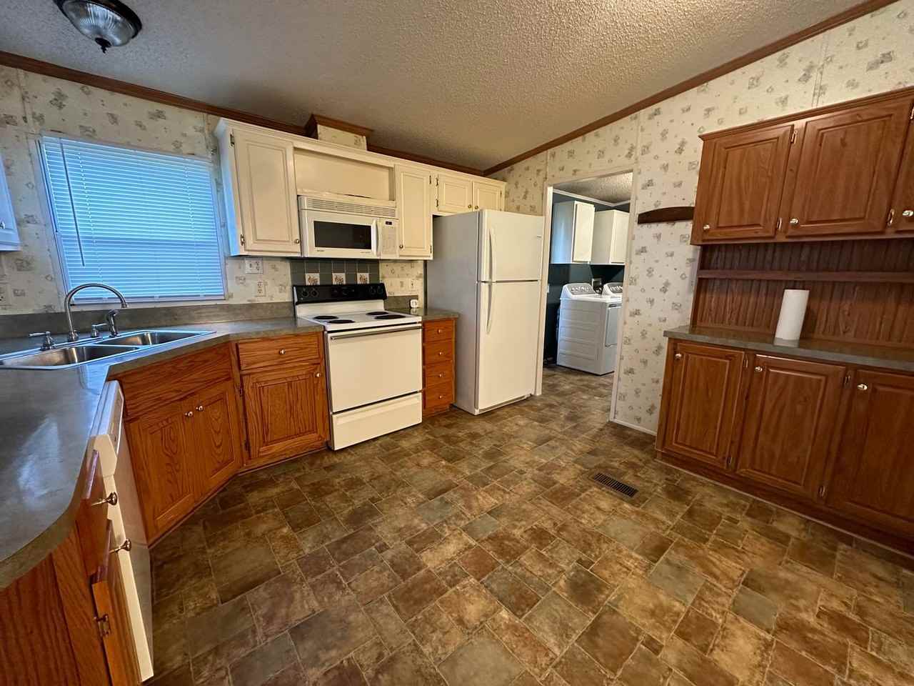 1114 Northside Rd #8 - Photo 4 of 13