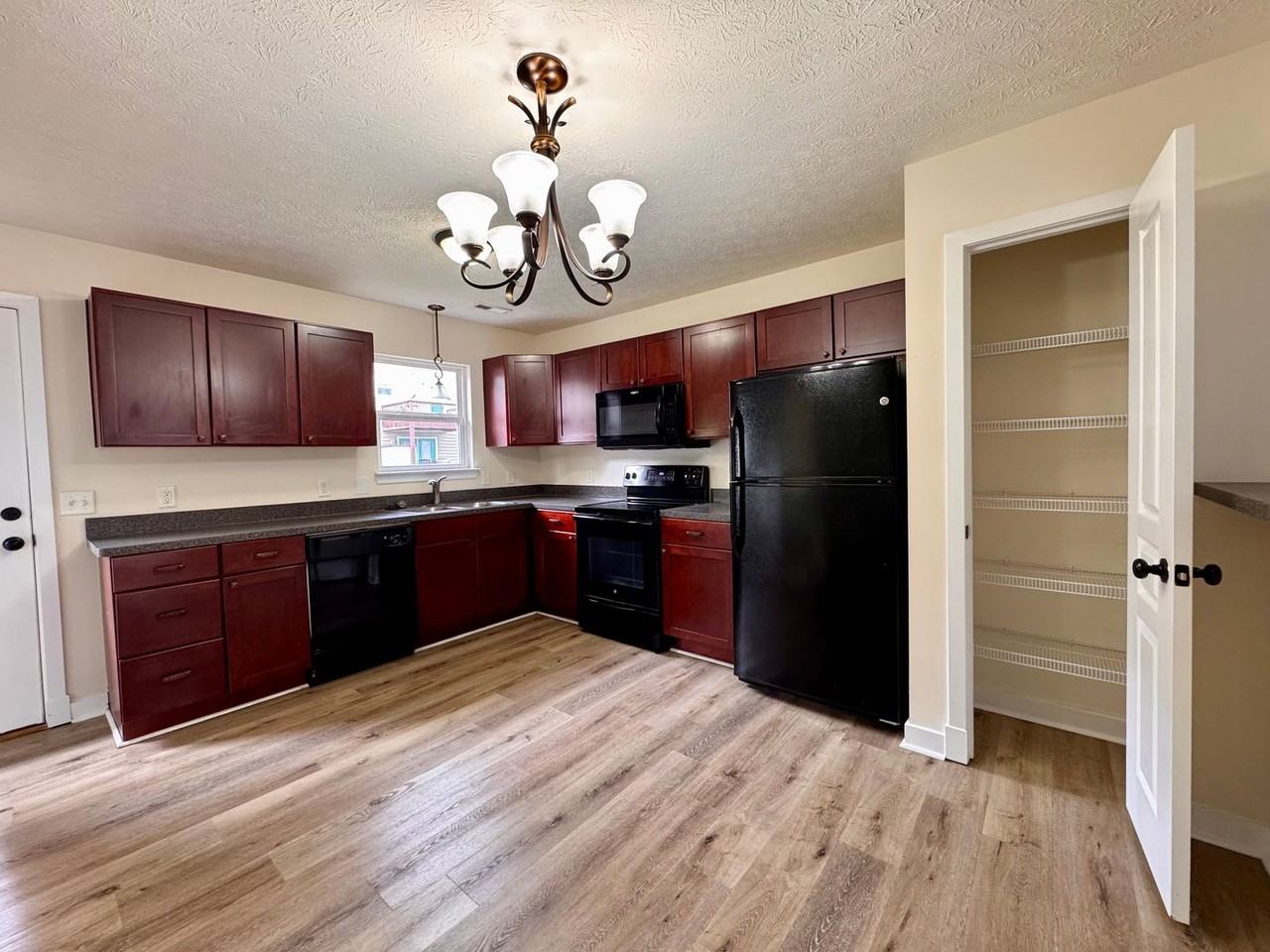 1255 Poets Ct - Photo 4 of 13