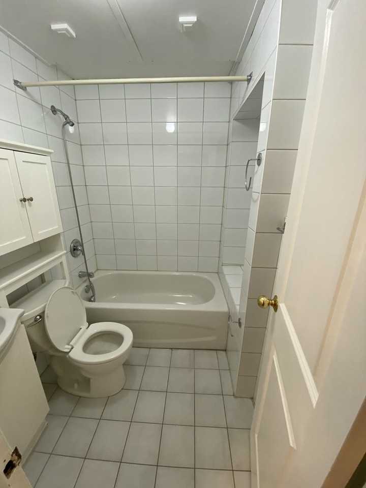 1081 Main St E - Photo 6 of 9