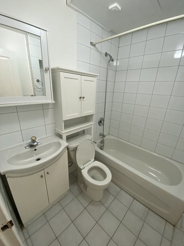 1081 Main St E - Photo 7 of 9