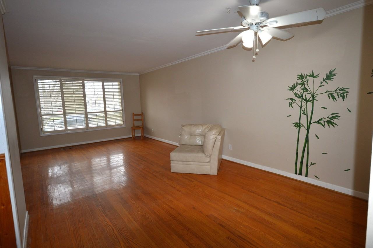 876 Reytan Blvd - Photo 2 of 17