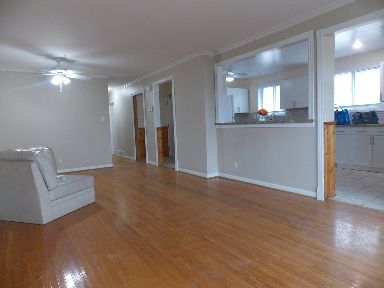 876 Reytan Blvd - Photo 4 of 17