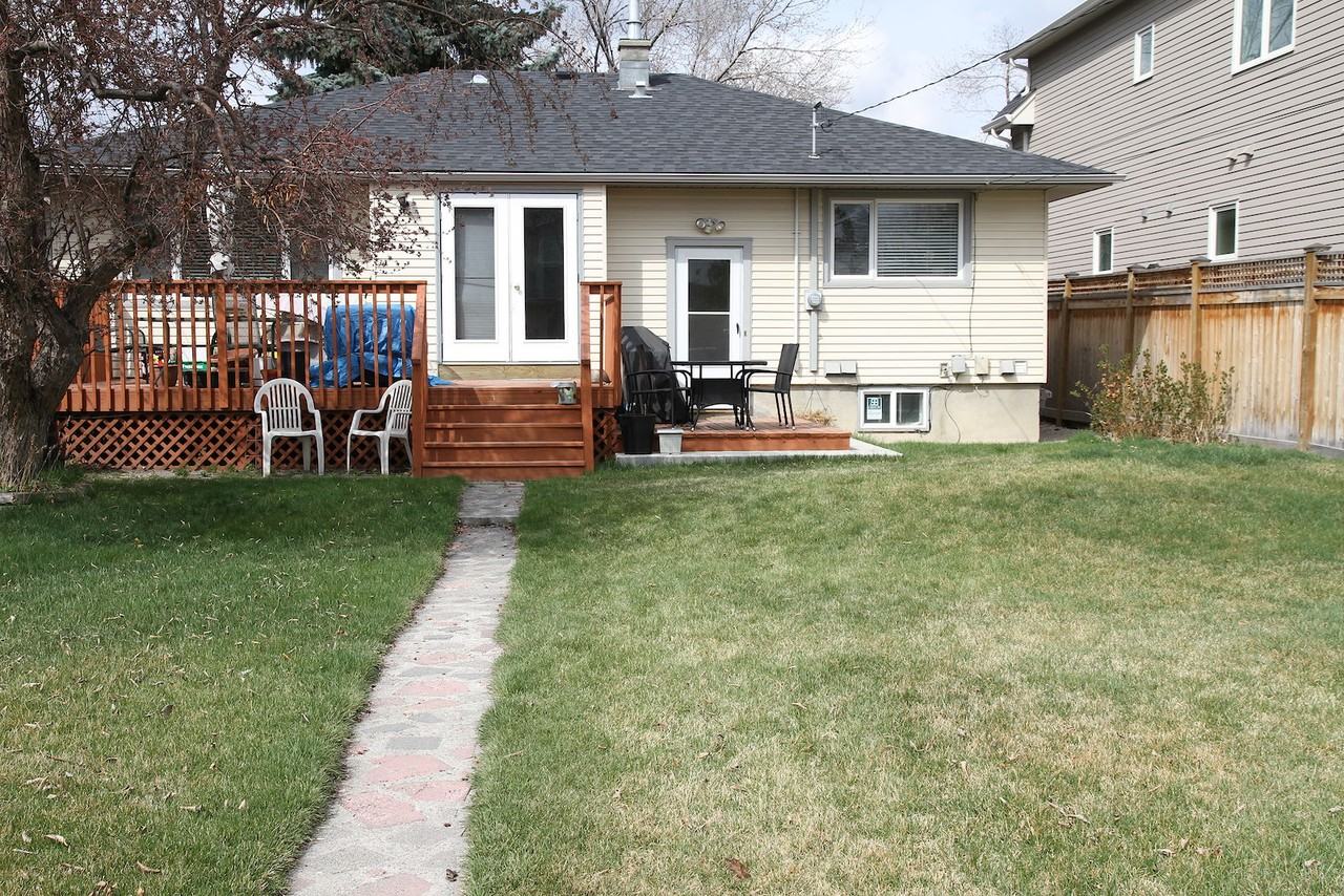 2039 49 Ave Sw - Photo 2 of 10