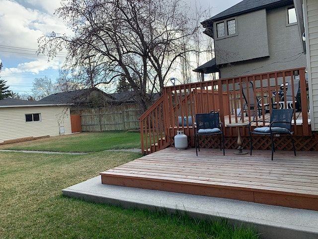 2039 49 Ave Sw - Photo 3 of 10