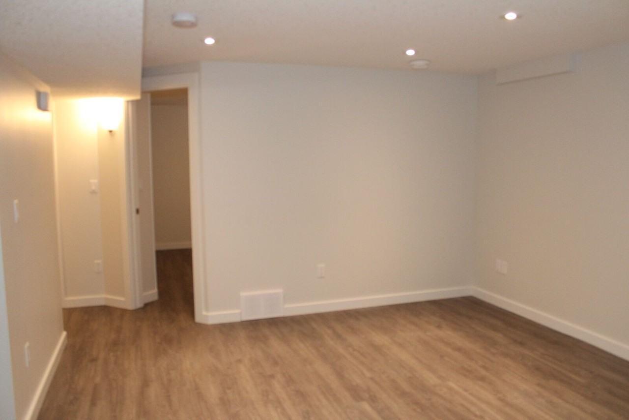 16 Livingstone Cres - Photo 2 of 7