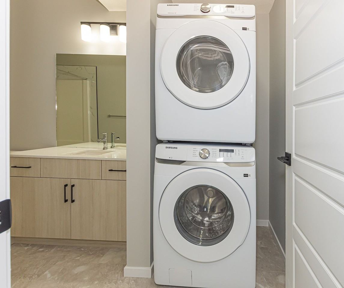 3728 213 St Nw Bsmt #Bsmt - Photo 5 of 8