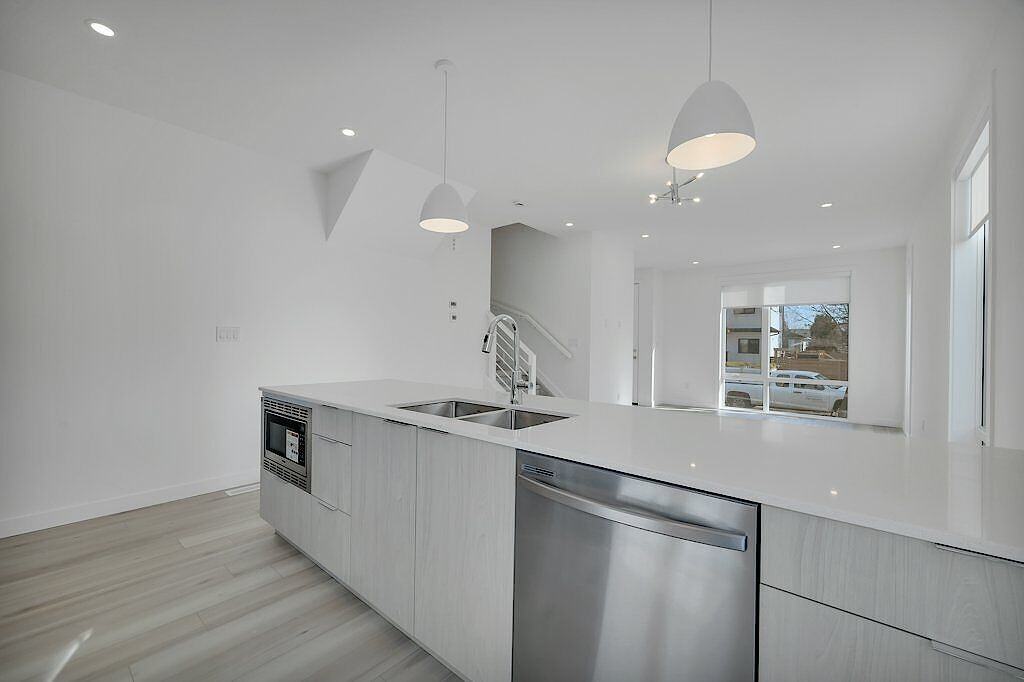 9651 86 St Nw - Photo 6 of 28