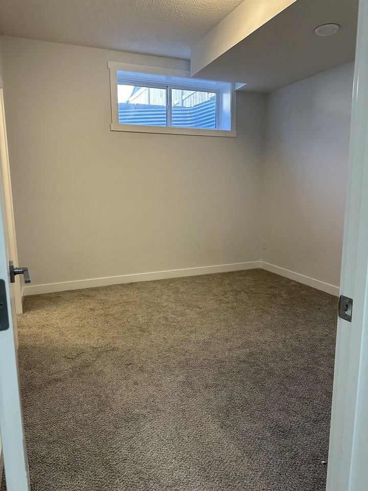 9116 52 St Ne - Photo 3 of 6