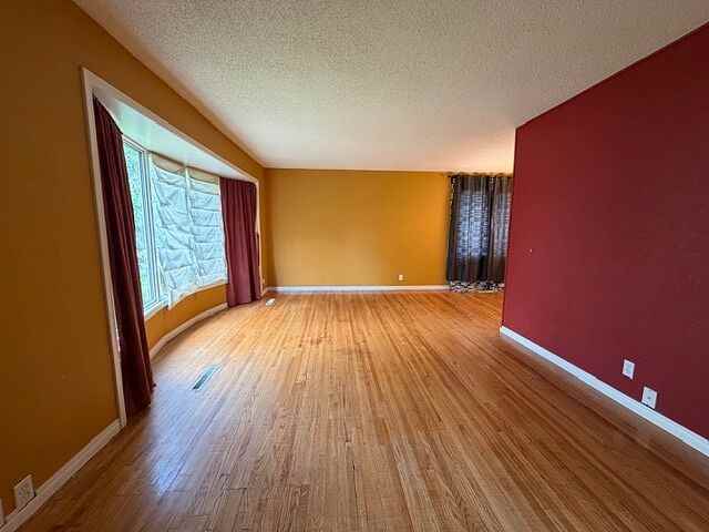 8309 93 Ave Nw - Photo 3 of 14