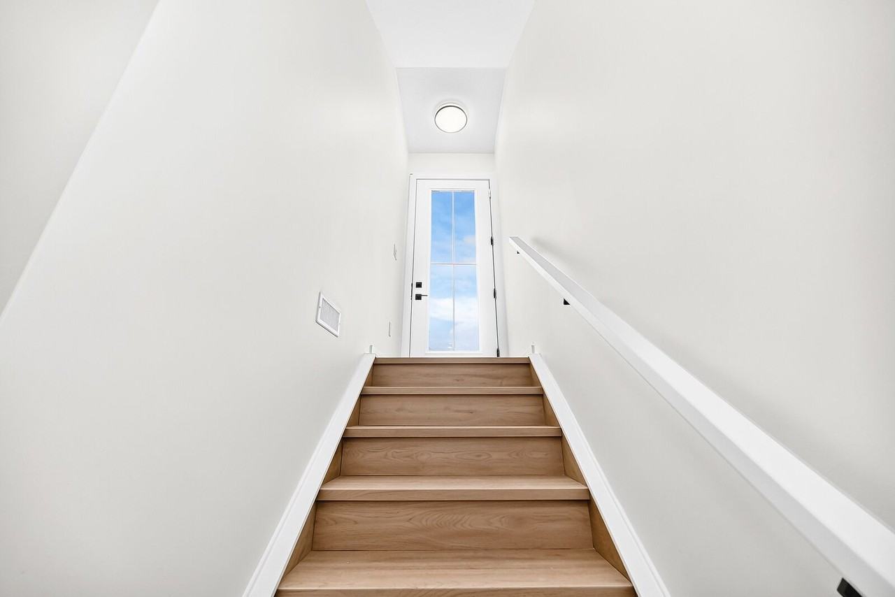 6927 6 St Sw - Photo 2 of 20