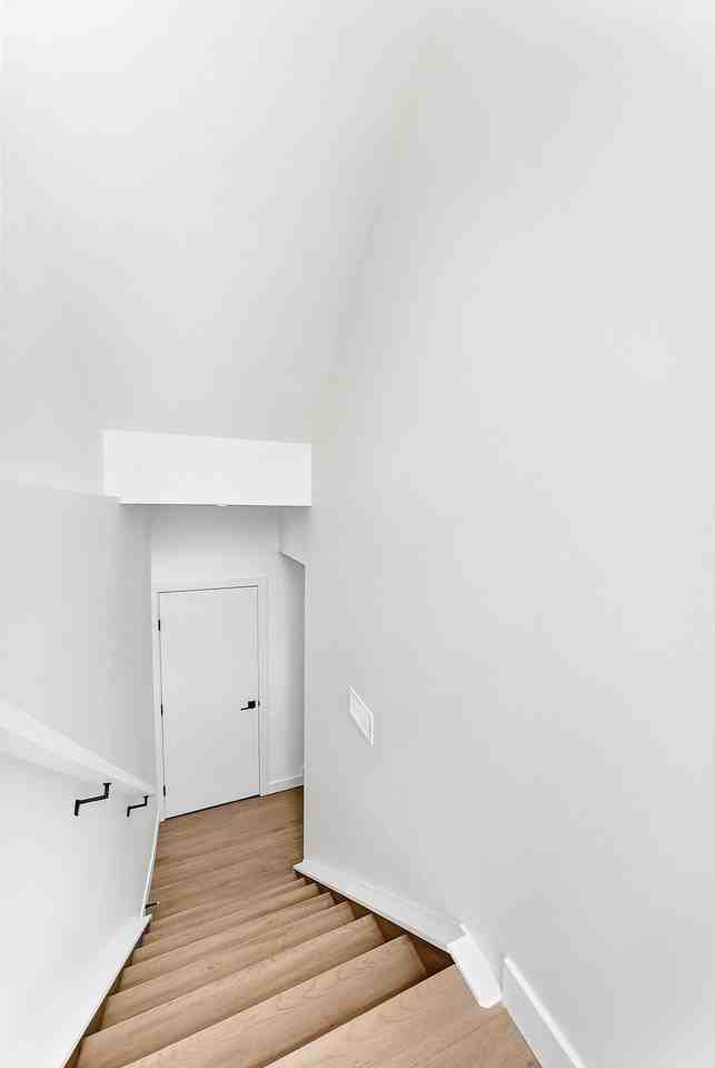 6927 6 St Sw - Photo 3 of 20