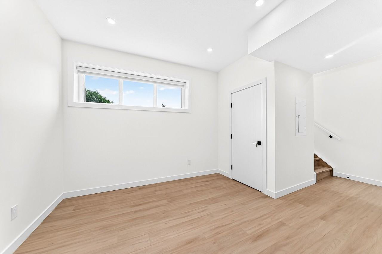 6927 6 St Sw - Photo 5 of 20