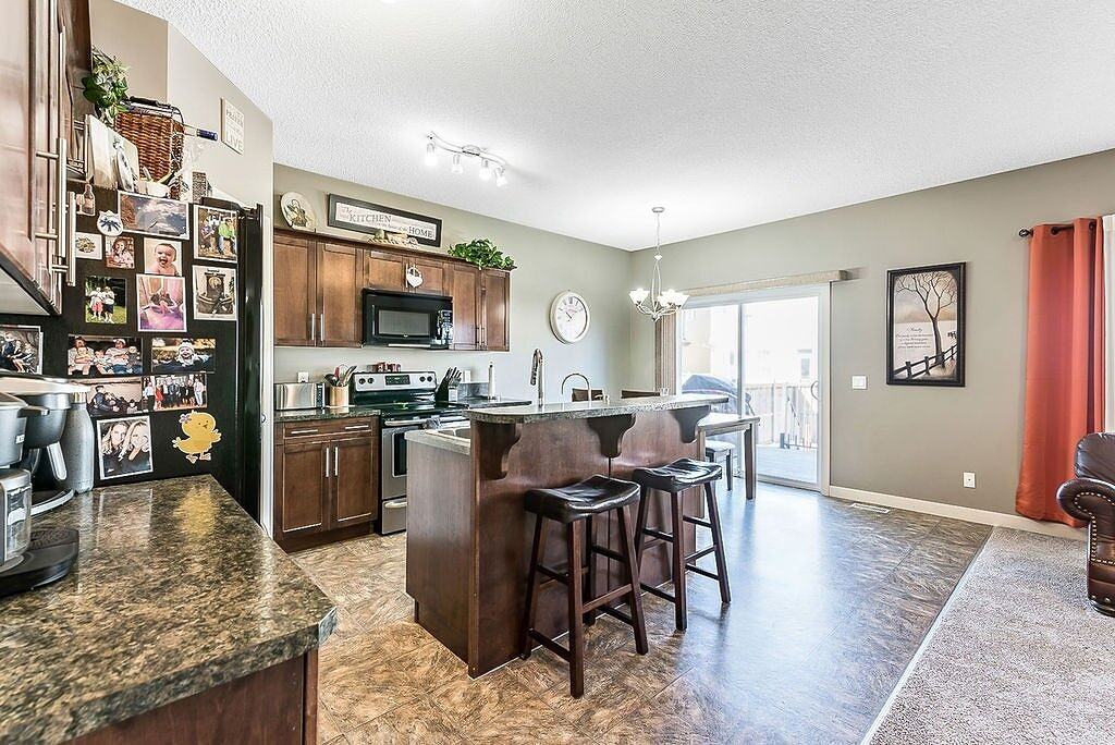 1507 Monteith Dr Se - Photo 3 of 17