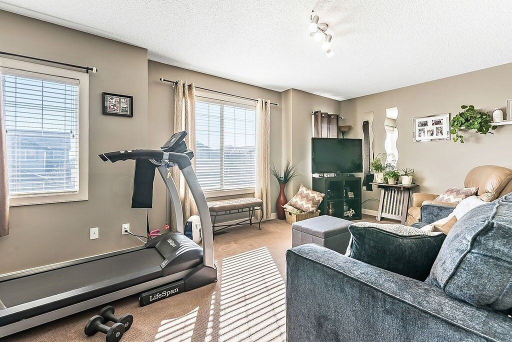 1507 Monteith Dr Se - Photo 5 of 17