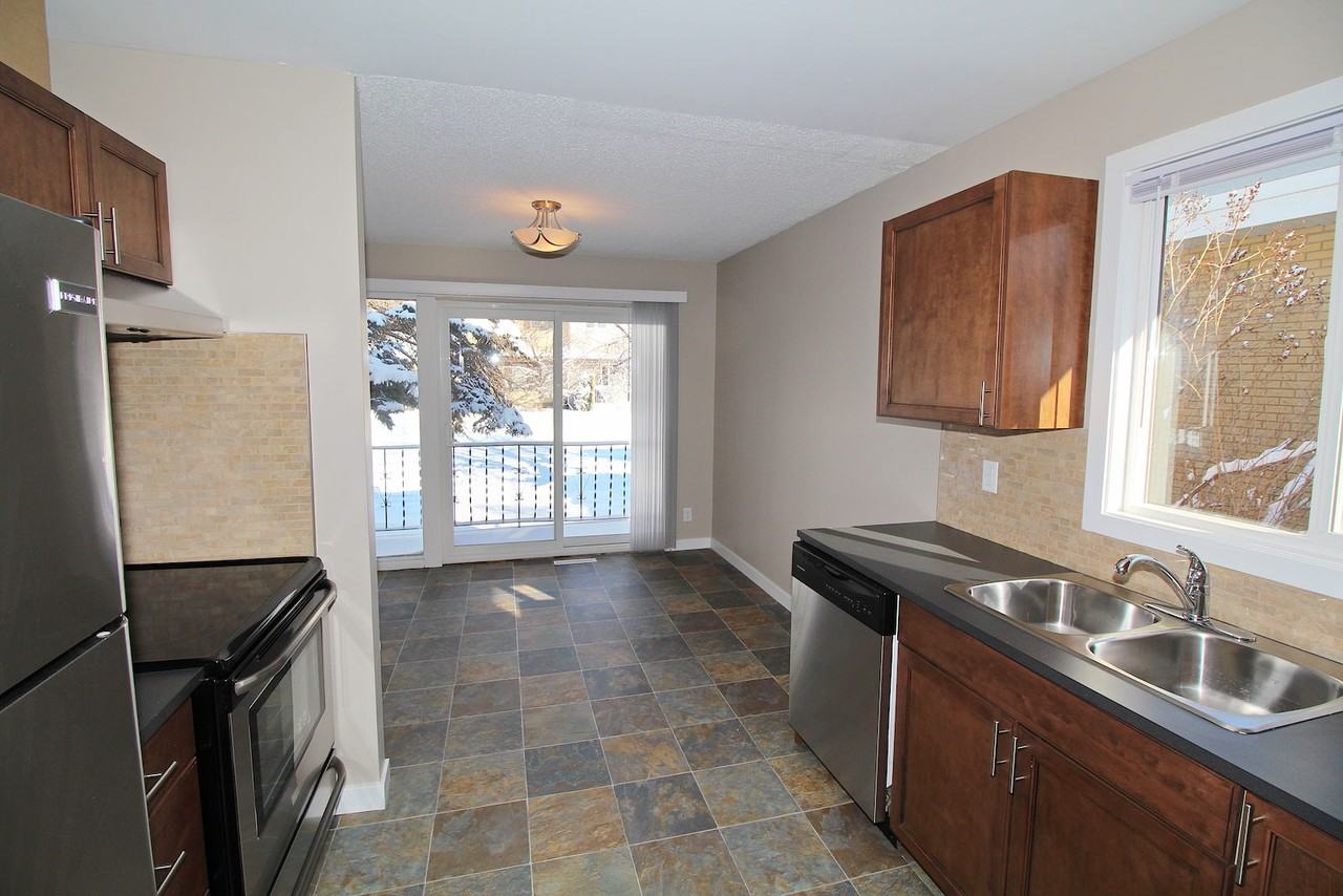 1045 Mckinnon Dr Ne - Photo 4 of 22