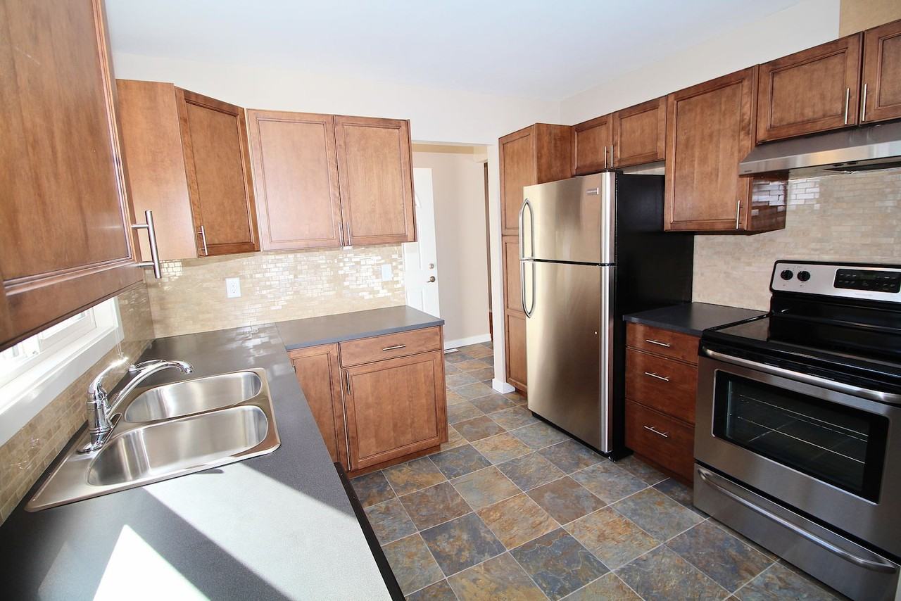 1045 Mckinnon Dr Ne - Photo 5 of 22
