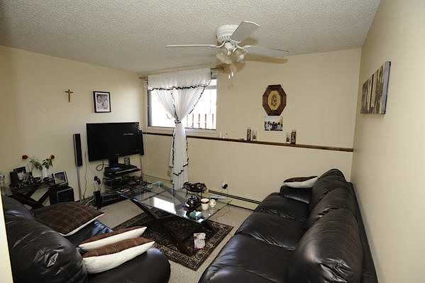 124 - 124 10 Avenue Ne - Photo 3 of 11