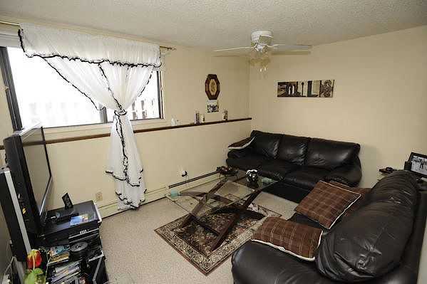 124 - 124 10 Avenue Ne - Photo 4 of 11