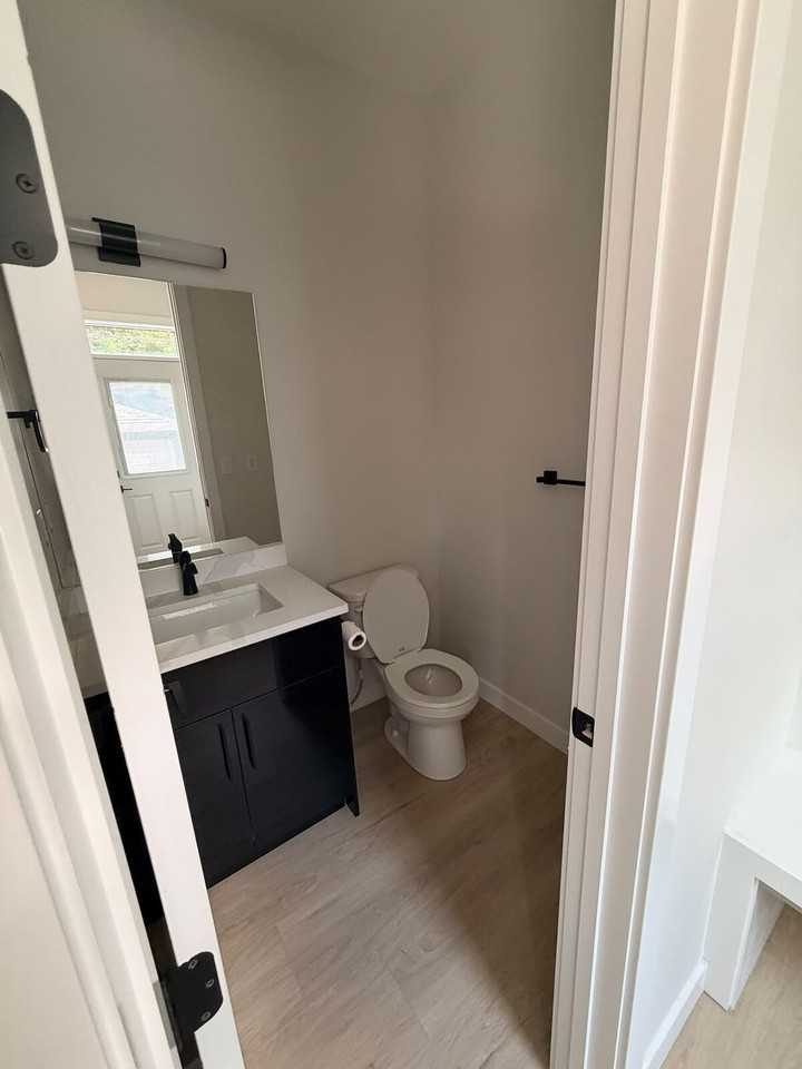 10665 61 Ave Nw - Photo 3 of 18