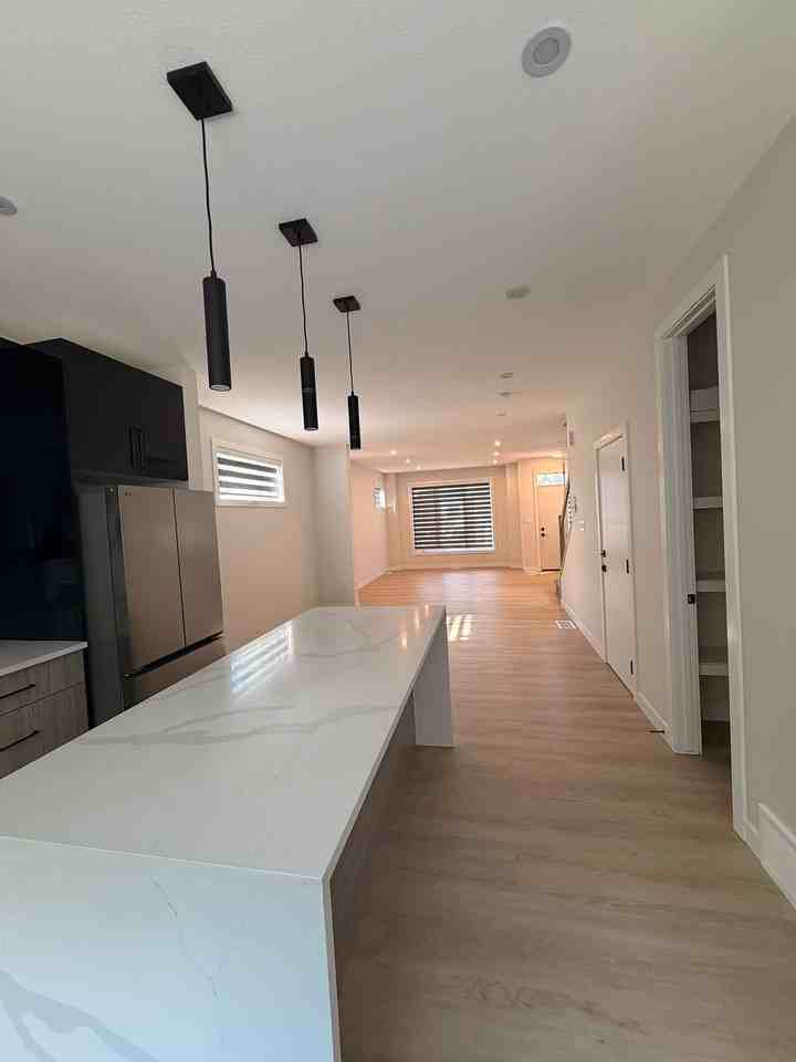 10665 61 Ave Nw - Photo 4 of 18