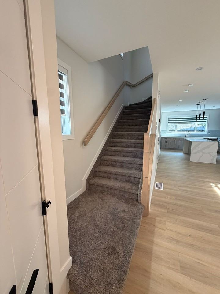 10665 61 Ave Nw - Photo 6 of 18