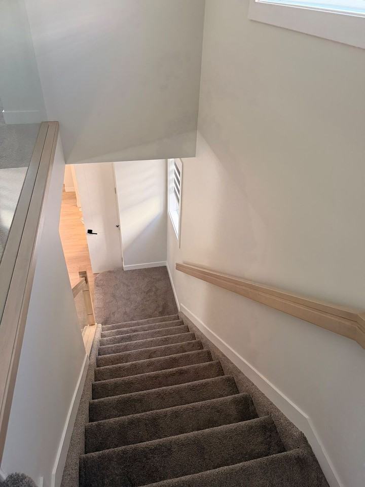 10665 61 Ave Nw - Photo 7 of 18