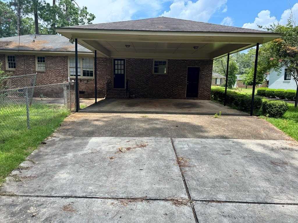 2714 Pine Manor Ln - Photo 2 of 11