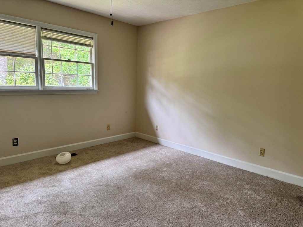 2714 Pine Manor Ln - Photo 4 of 11
