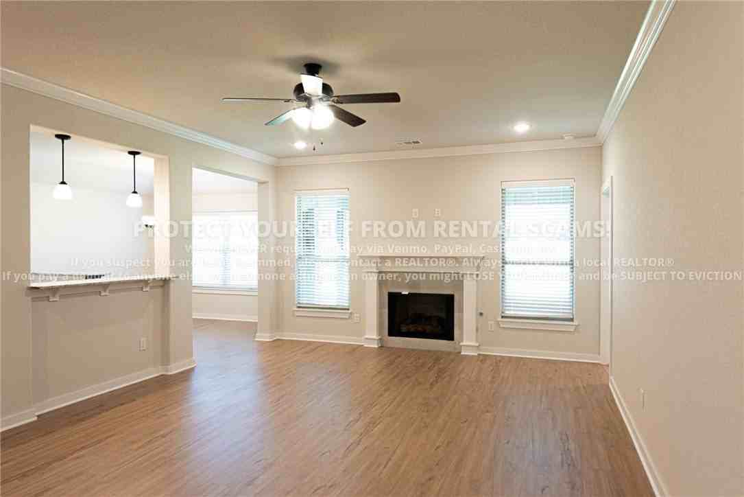 520 Aster St - Photo 3 of 15