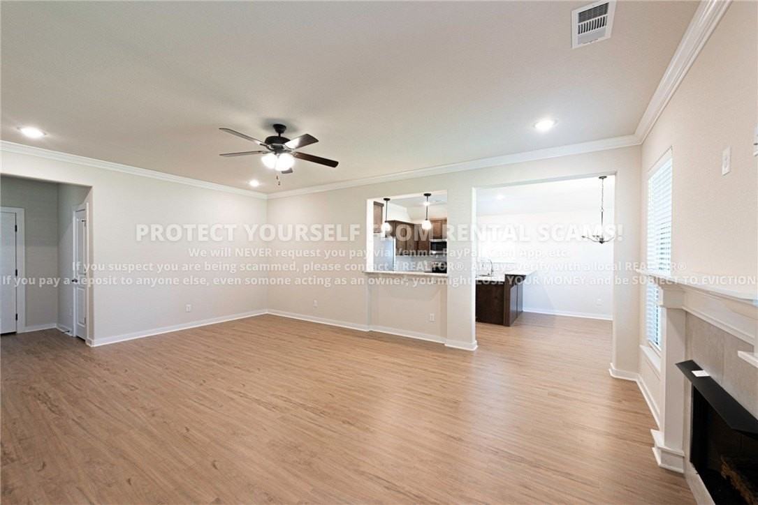 520 Aster St - Photo 4 of 15