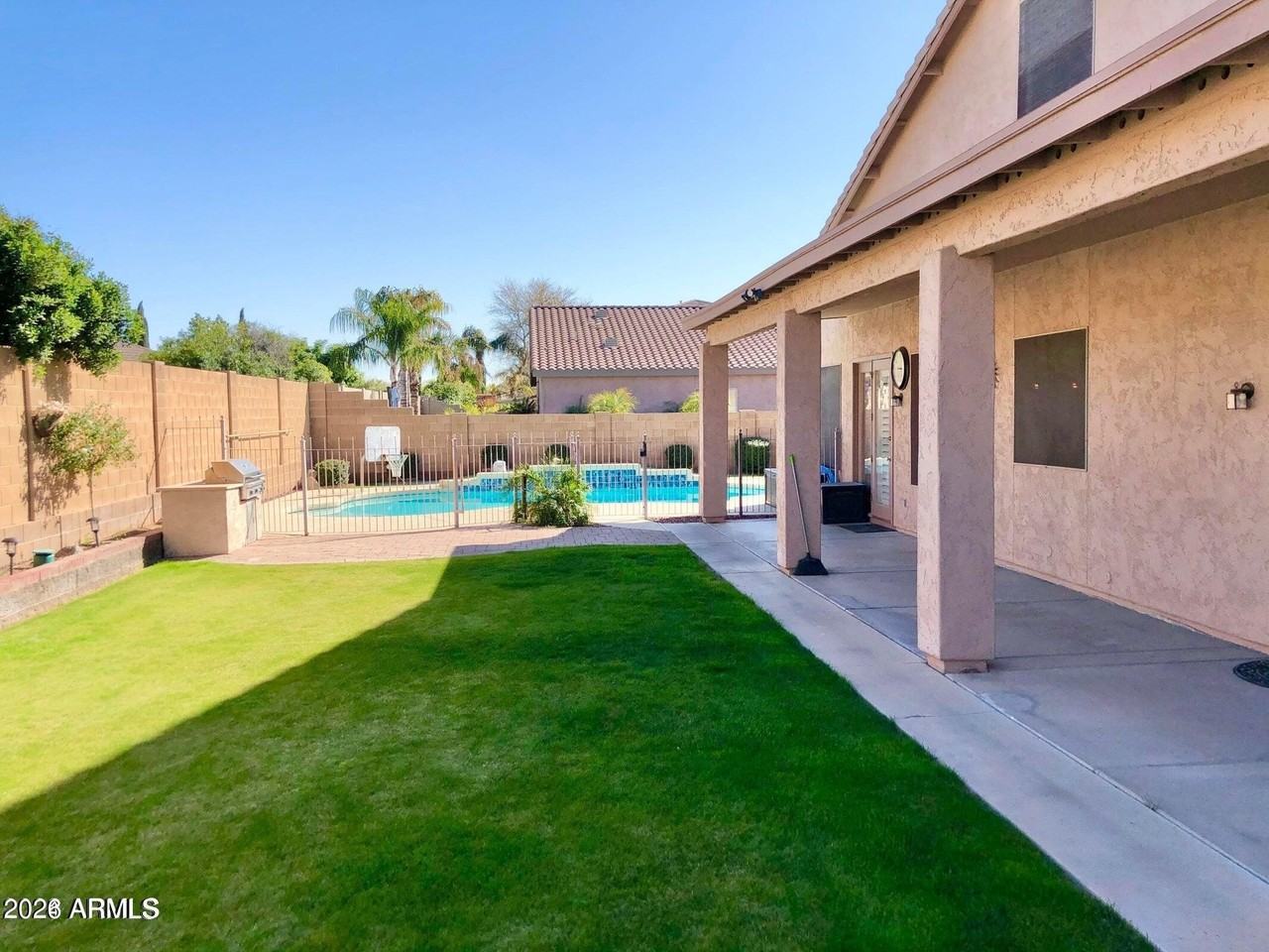 345 N Date Palm Dr - Photo 3 of 25