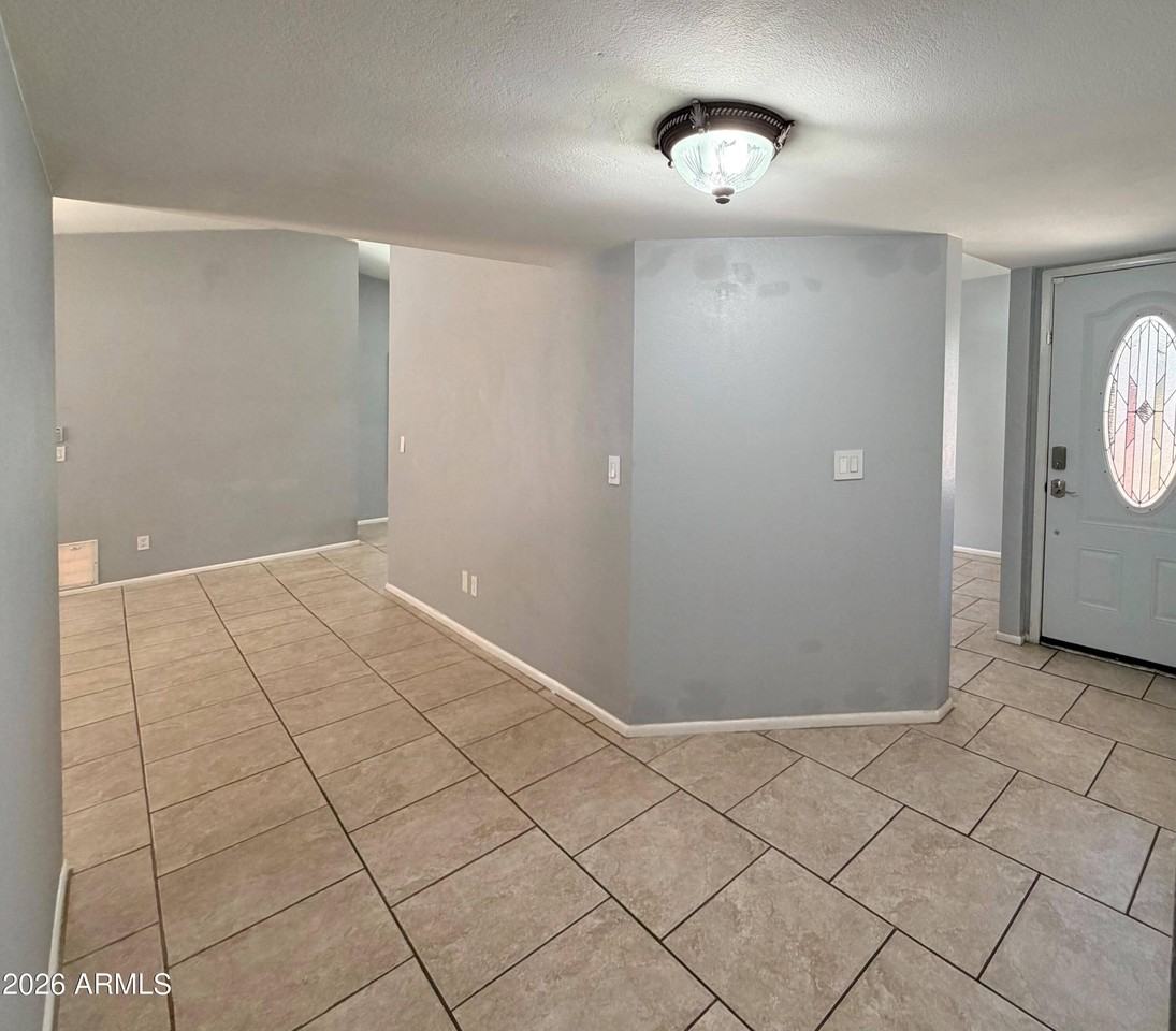 11815 N 65th Ave - Photo 3 of 41
