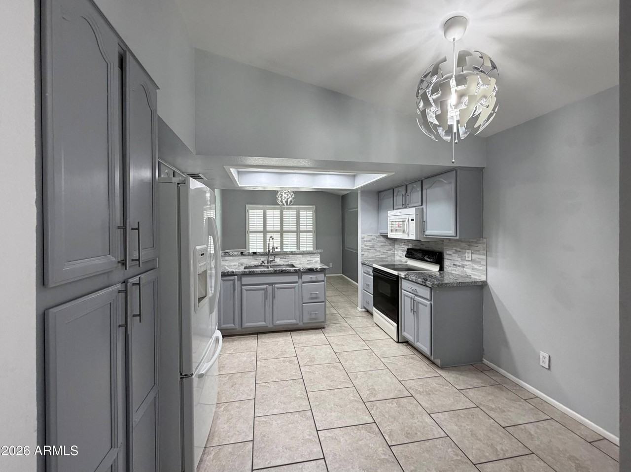 11815 N 65th Ave - Photo 6 of 41